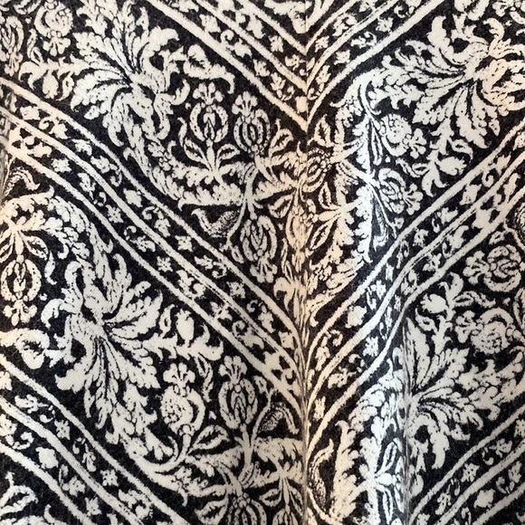 Loft swing skater skirt. Wide elastic waistband. Seamdown front and back M
C - Picture 2 of 8